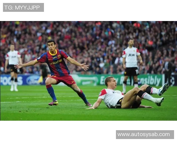 恒大与巴萨巅峰对决海报展现足球激情与荣耀之战